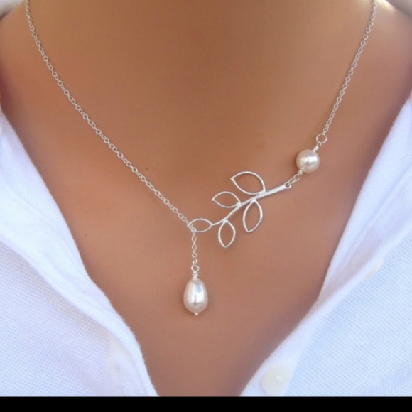 Adjustable Leaf and Double Pearl Necklace - Picture 1 of 4